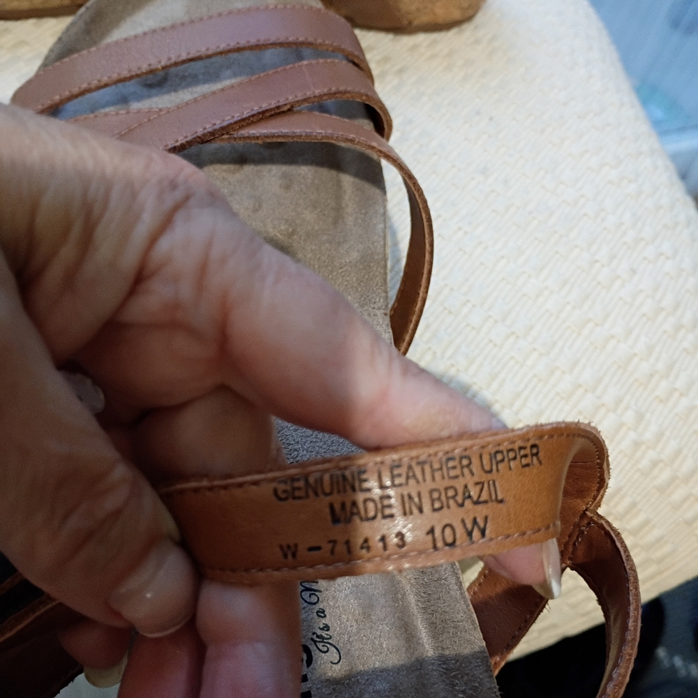 NWT.Walking Cradles Tan Sandals for Women.Made In Brazil - Picture 7 of 8